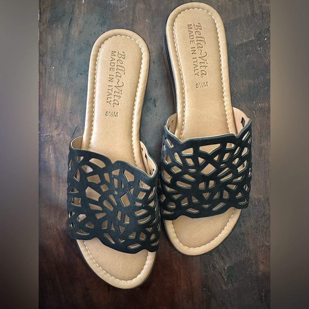 NEW Genuine Leather Bella Vita Cas Italy Wedge Sandals with Laser-Cut Design